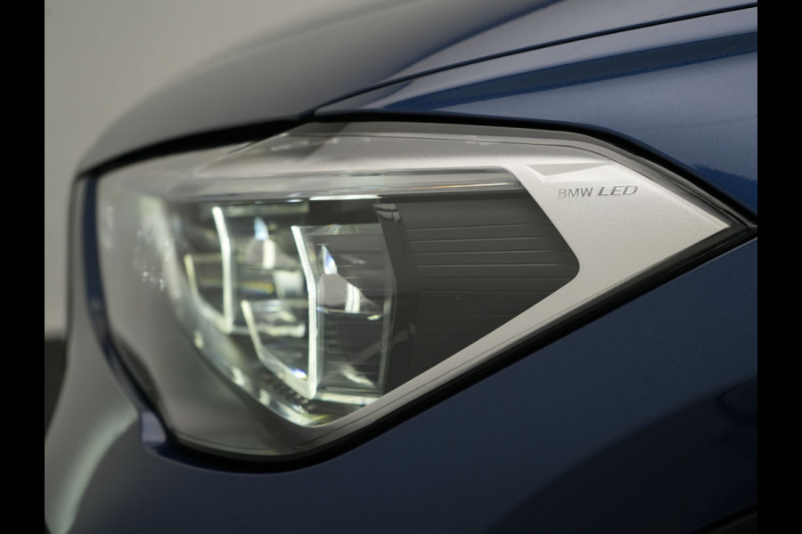 BMW X1 xDrive25e Sportline PHEV 221pk Dealer O.H. | Trekhaak Afn. | Camera | Adaptive LED | Hifi Sound | Sportstoelen Verwarmd | Sfeerverlichting | Apple Carplay | Navigatie | DAB | Cruise Control | Plug In Hybrid |