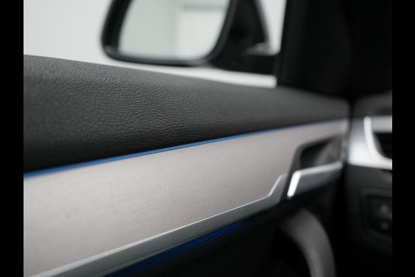 BMW X1 xDrive25e Sportline PHEV 221pk Dealer O.H. | Trekhaak Afn. | Camera | Adaptive LED | Hifi Sound | Sportstoelen Verwarmd | Sfeerverlichting | Apple Carplay | Navigatie | DAB | Cruise Control | Plug In Hybrid |