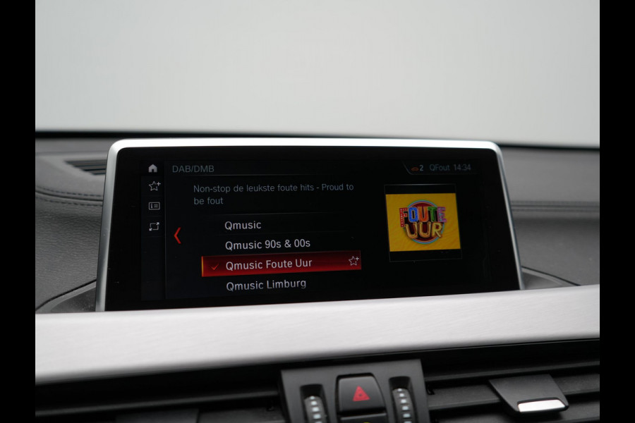 BMW X1 xDrive25e Sportline PHEV 221pk Dealer O.H. | Trekhaak Afn. | Camera | Adaptive LED | Hifi Sound | Sportstoelen Verwarmd | Sfeerverlichting | Apple Carplay | Navigatie | DAB | Cruise Control | Plug In Hybrid |