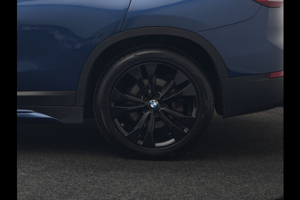 BMW X1 xDrive25e Sportline PHEV 221pk Dealer O.H. | Trekhaak Afn. | Camera | Adaptive LED | Hifi Sound | Sportstoelen Verwarmd | Sfeerverlichting | Apple Carplay | Navigatie | DAB | Cruise Control | Plug In Hybrid |