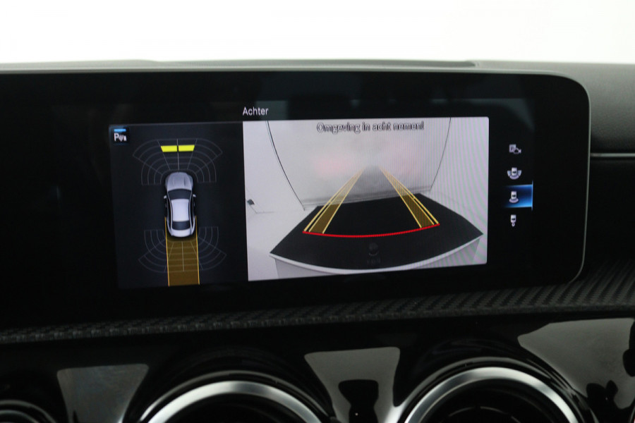 Mercedes-Benz CLA-Klasse 180 Business Solution (PANORAMADAK, TREKHAAK, CAMERA, CRUISE CONTROL, PARKEERSENSOREN)