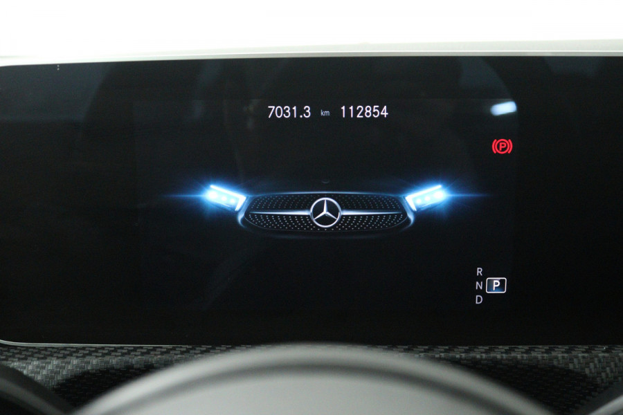 Mercedes-Benz CLA-Klasse 180 Business Solution (PANORAMADAK, TREKHAAK, CAMERA, CRUISE CONTROL, PARKEERSENSOREN)