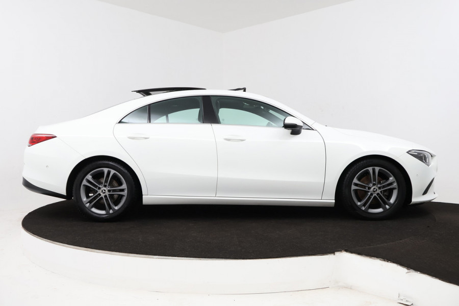 Mercedes-Benz CLA-Klasse 180 Business Solution (PANORAMADAK, TREKHAAK, CAMERA, CRUISE CONTROL, PARKEERSENSOREN)