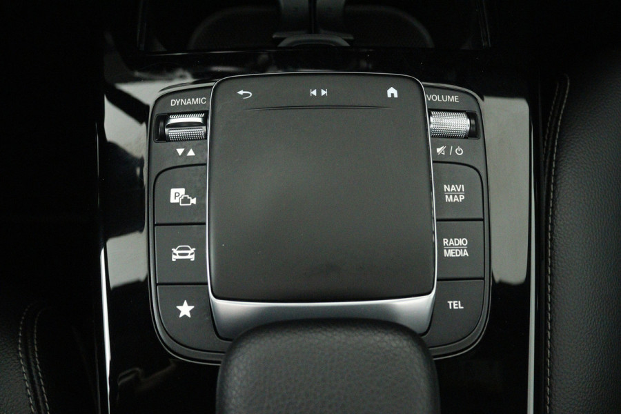 Mercedes-Benz CLA-Klasse 180 Business Solution (PANORAMADAK, TREKHAAK, CAMERA, CRUISE CONTROL, PARKEERSENSOREN)