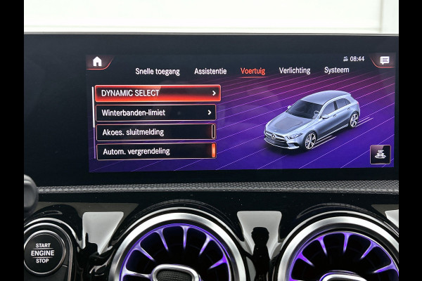 Mercedes-Benz A-Klasse 180 Business Solution AMG (SFEERVERLICHTING, CAMERA, NAVIGATIE, STOELVERWARMING, GOED ONDERHOUDEN)