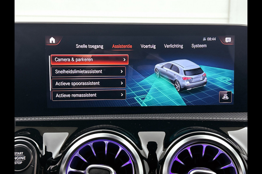 Mercedes-Benz A-Klasse 180 Business Solution AMG (SFEERVERLICHTING, CAMERA, NAVIGATIE, STOELVERWARMING, GOED ONDERHOUDEN)