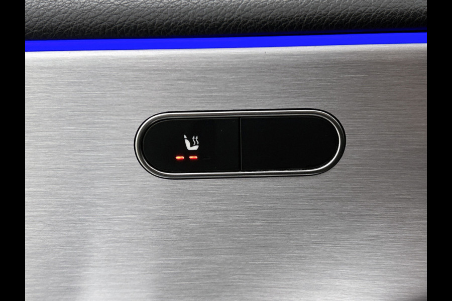 Mercedes-Benz A-Klasse 180 Business Solution AMG (SFEERVERLICHTING, CAMERA, NAVIGATIE, STOELVERWARMING, GOED ONDERHOUDEN)