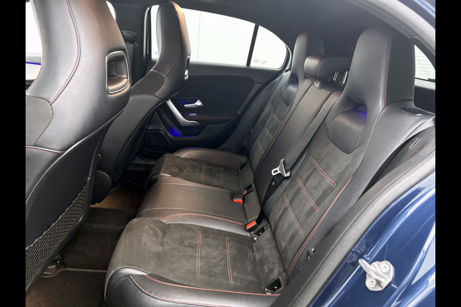 Mercedes-Benz A-Klasse 180 Business Solution AMG (SFEERVERLICHTING, CAMERA, NAVIGATIE, STOELVERWARMING, GOED ONDERHOUDEN)