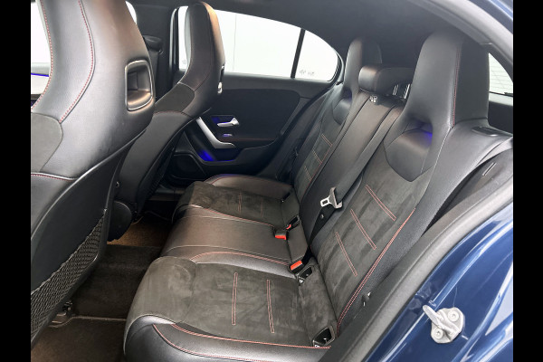 Mercedes-Benz A-Klasse 180 Business Solution AMG (SFEERVERLICHTING, CAMERA, NAVIGATIE, STOELVERWARMING, GOED ONDERHOUDEN)