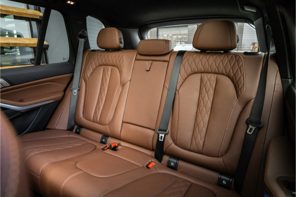 BMW X5 xDrive45e High Executive - M Sport | Swarovski | Elek. Trekhaak | 360 Camera | Memory