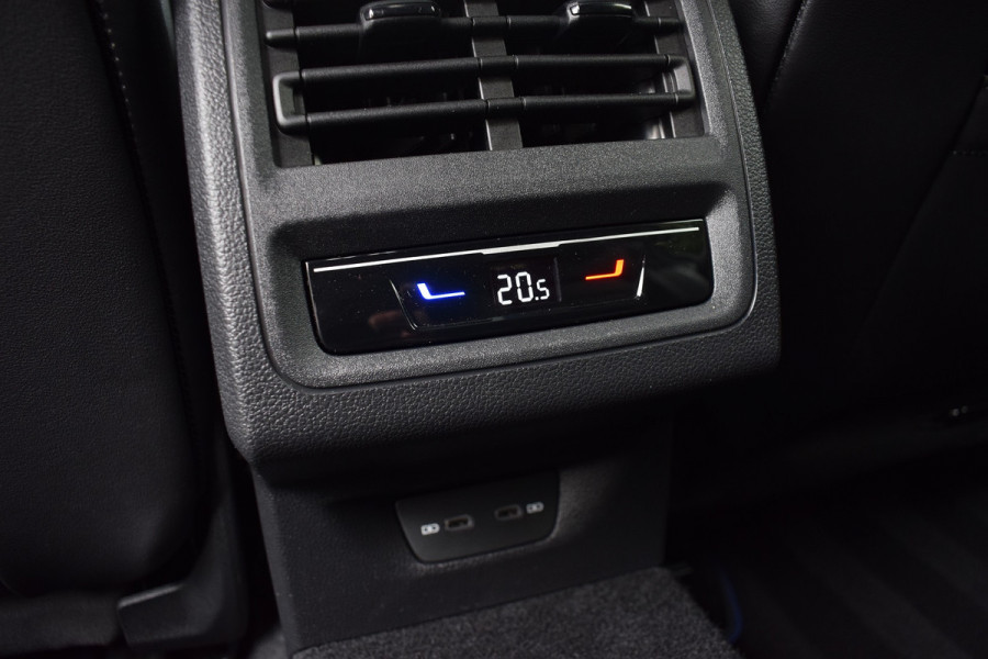 Volkswagen Golf R Performance 2.0 TSI 333pk 4-Motion | Origineel NL | Akrapovič