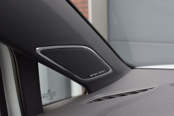 Volkswagen Golf R Performance 2.0 TSI 333pk 4-Motion | Origineel NL | Akrapovič