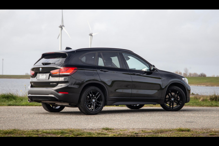 BMW X1 xDrive25e Executive BLACK LINE / CAMERA / CARPLAY / HEAD UP DISPLAY / LEDER / LED / CRUISE CONTROLE / STOELVERWARMING