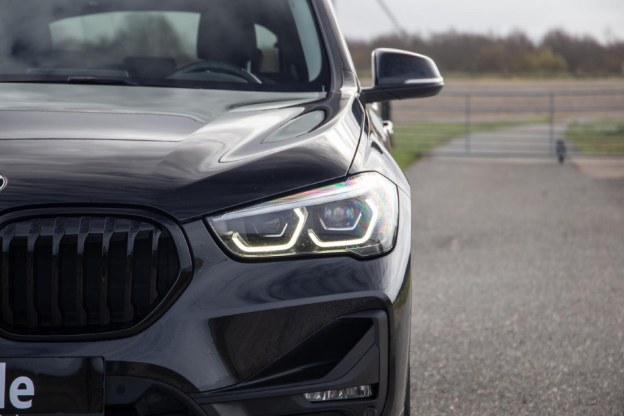 BMW X1 xDrive25e Executive BLACK LINE / CAMERA / CARPLAY / HEAD UP DISPLAY / LEDER / LED / CRUISE CONTROLE / STOELVERWARMING