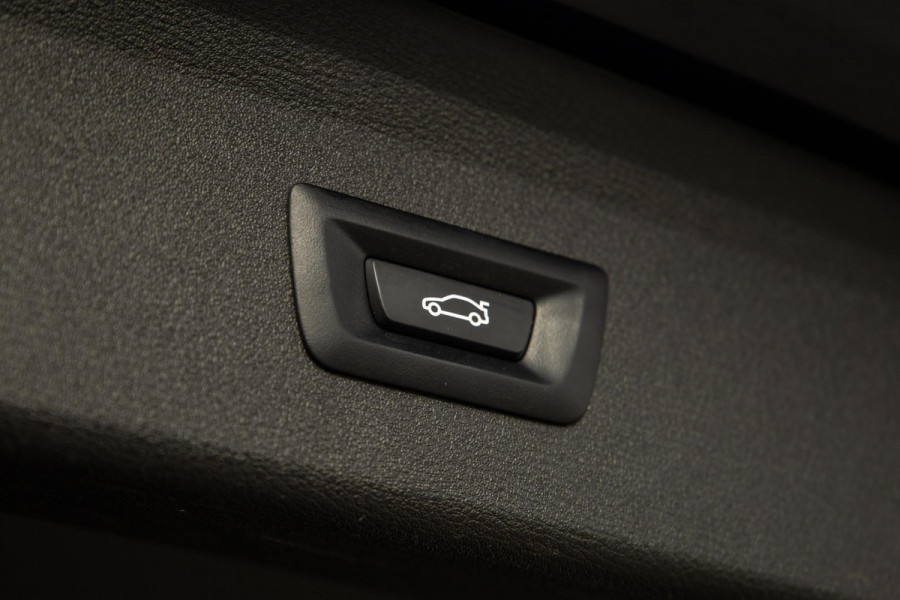 BMW X1 xDrive25e Executive BLACK LINE / CAMERA / CARPLAY / HEAD UP DISPLAY / LEDER / LED / CRUISE CONTROLE / STOELVERWARMING