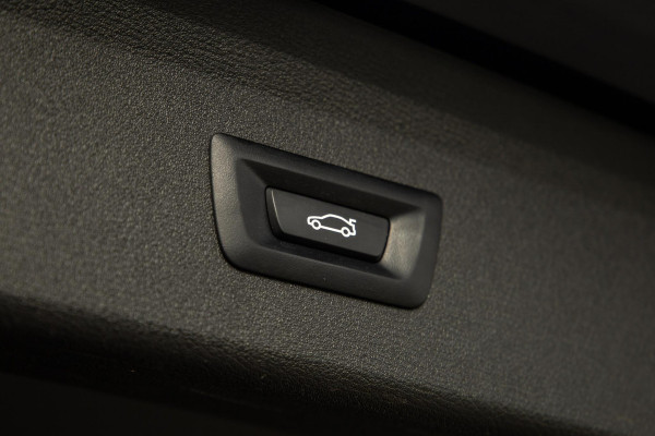 BMW X1 xDrive25e Executive BLACK LINE / CAMERA / CARPLAY / HEAD UP DISPLAY / LEDER / LED / CRUISE CONTROLE / STOELVERWARMING