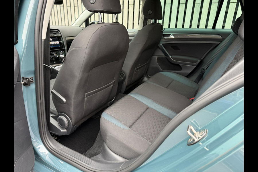 Volkswagen Golf 1.5 TSI Highline Business R / Panoramadak