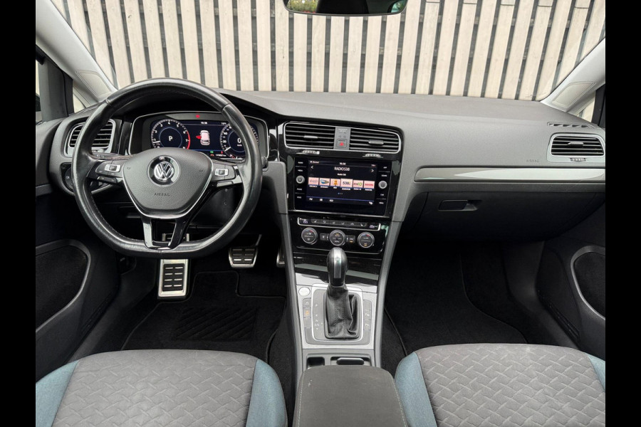 Volkswagen Golf 1.5 TSI Highline Business R / Panoramadak