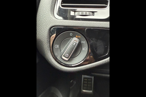 Volkswagen Golf 1.5 TSI Highline Business R / Panoramadak