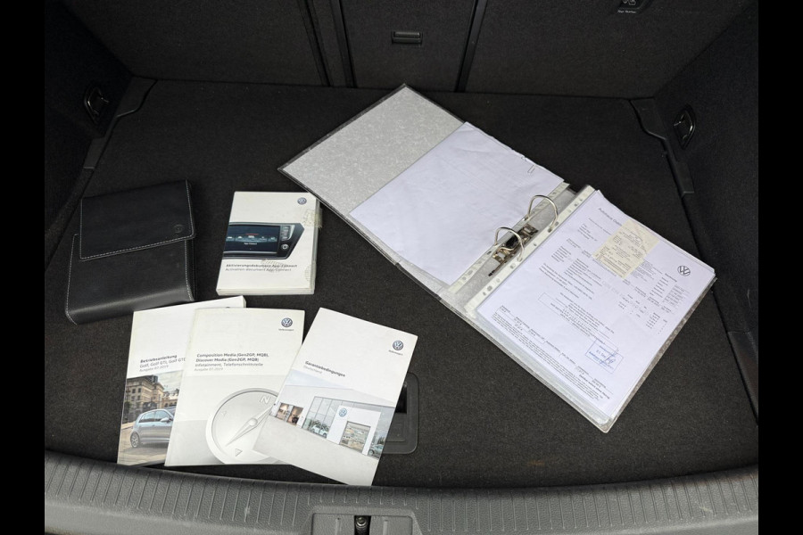 Volkswagen Golf 1.5 TSI Highline Business R / Panoramadak