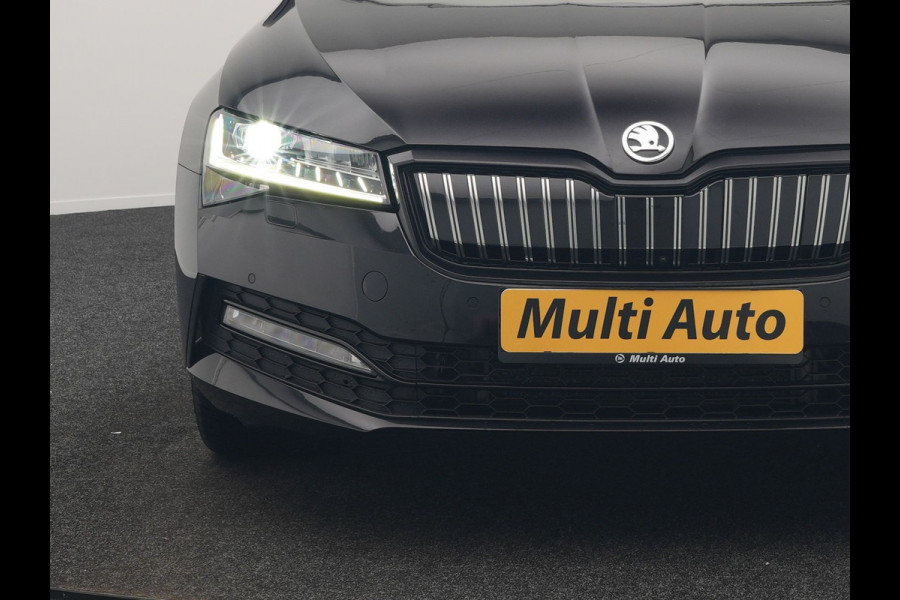 Škoda Superb Combi 1.4 TSI iV Sportline Business PHEV 218pk Dealer O.H | Trekhaak af Fabriek | Adaptive Cruise | 360 Camera | Alcantara Sportstoelen Memory & Verwarmd | 19"L.M | Keyless | Crystal LED | Plug In Hybrid |