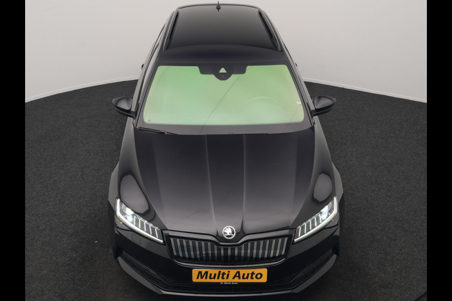 Škoda Superb Combi 1.4 TSI iV Sportline Business PHEV 218pk Dealer O.H | Trekhaak af Fabriek | Adaptive Cruise | 360 Camera | Alcantara Sportstoelen Memory & Verwarmd | 19"L.M | Keyless | Crystal LED | Plug In Hybrid |