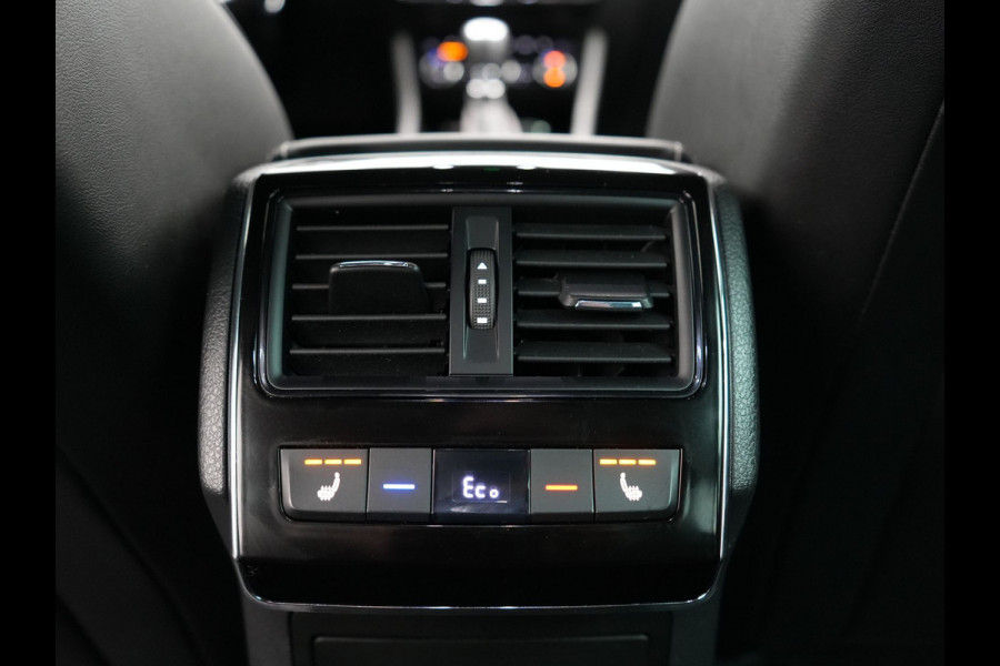Škoda Superb Combi 1.4 TSI iV Sportline Business PHEV 218pk Dealer O.H | Trekhaak af Fabriek | Adaptive Cruise | 360 Camera | Alcantara Sportstoelen Memory & Verwarmd | 19"L.M | Keyless | Crystal LED | Plug In Hybrid |