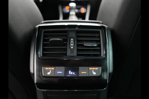 Škoda Superb Combi 1.4 TSI iV Sportline Business PHEV 218pk Dealer O.H | Trekhaak af Fabriek | Adaptive Cruise | 360 Camera | Alcantara Sportstoelen Memory & Verwarmd | 19"L.M | Keyless | Crystal LED | Plug In Hybrid |