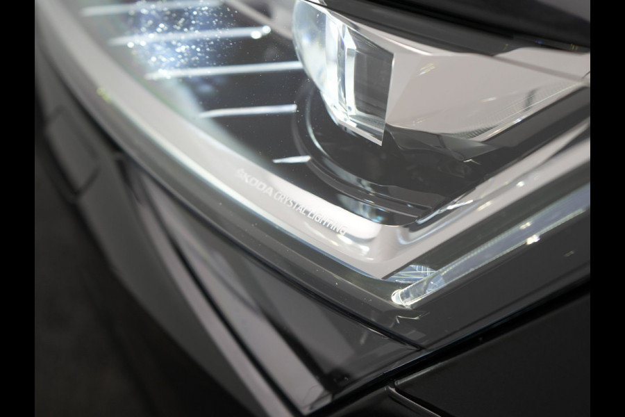 Škoda Superb Combi 1.4 TSI iV Sportline Business PHEV 218pk Dealer O.H | Trekhaak af Fabriek | Adaptive Cruise | 360 Camera | Alcantara Sportstoelen Memory & Verwarmd | 19"L.M | Keyless | Crystal LED | Plug In Hybrid |