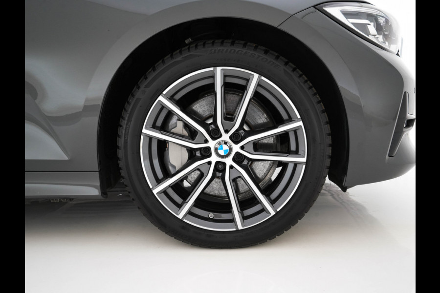 BMW 3-serie 330e eDrive Edition (Plug-In) (INCL-BTW) Aut. *LEATHER | FULL-LED | DIGI-COCKPIT | HEATED-SPORTSEATS | PRIVACYGLASS | AMBIENTLIGHT | DAB | NAVI-FULLMAP | ECC | CARPLAY | PDC | CRUI/SE | 18''ALU*