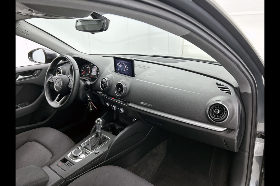 Audi A3 Sportback 35 TFSI CoD Pro Line Automaat (NAVIGATIE, TREKHAAK AFNEEMBAAR, LED, 1e EIGENAAR, GOED ONDERHOUDEN)