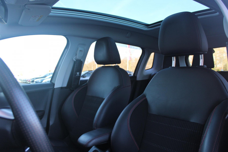Peugeot 2008 1.2 130PK GT-LINE | PANORAMA DAK | GRIP CONTROL | CRUISE CONTROL | DAB+ RADIO | APPLE CARPLAY/ANDROID AUTO | NAVIGATIE | ACHTERUITRIJ CAMERA | 17" LICHTMETALEN VELGEN "BLACK" | CLIMATE CONTROL | PARKEERSENSOREN VOOR + ACHTER | GETINTE ACHTERRUITEN | ZWARTE DAK RELING |