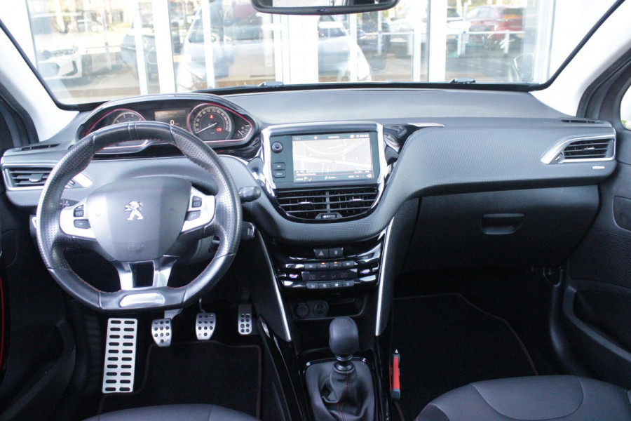 Peugeot 2008 1.2 130PK GT-LINE | PANORAMA DAK | GRIP CONTROL | CRUISE CONTROL | DAB+ RADIO | APPLE CARPLAY/ANDROID AUTO | NAVIGATIE | ACHTERUITRIJ CAMERA | 17" LICHTMETALEN VELGEN "BLACK" | CLIMATE CONTROL | PARKEERSENSOREN VOOR + ACHTER | GETINTE ACHTERRUITEN | ZWARTE DAK RELING |