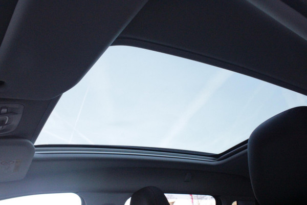 Peugeot 2008 1.2 130PK GT-LINE | PANORAMA DAK | GRIP CONTROL | CRUISE CONTROL | DAB+ RADIO | APPLE CARPLAY/ANDROID AUTO | NAVIGATIE | ACHTERUITRIJ CAMERA | 17" LICHTMETALEN VELGEN "BLACK" | CLIMATE CONTROL | PARKEERSENSOREN VOOR + ACHTER | GETINTE ACHTERRUITEN | ZWARTE DAK RELING |