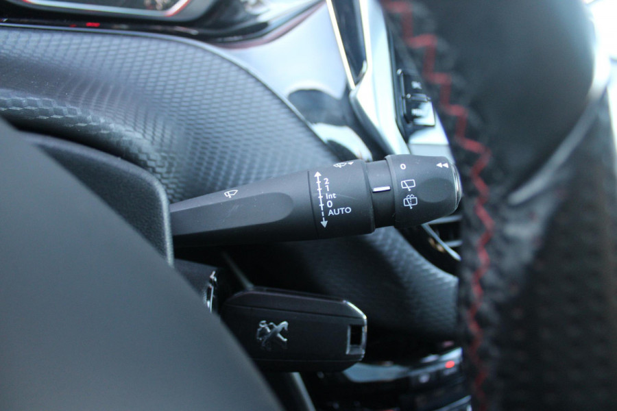 Peugeot 2008 1.2 130PK GT-LINE | PANORAMA DAK | GRIP CONTROL | CRUISE CONTROL | DAB+ RADIO | APPLE CARPLAY/ANDROID AUTO | NAVIGATIE | ACHTERUITRIJ CAMERA | 17" LICHTMETALEN VELGEN "BLACK" | CLIMATE CONTROL | PARKEERSENSOREN VOOR + ACHTER | GETINTE ACHTERRUITEN | ZWARTE DAK RELING |