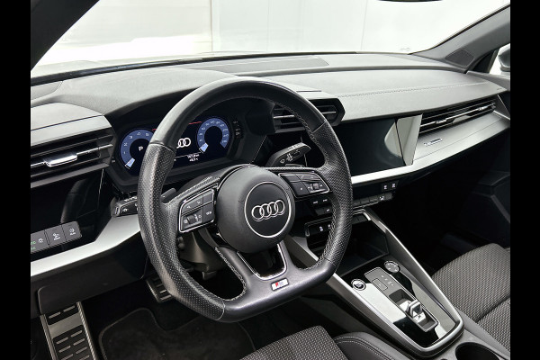 Audi A3 Sportback 35 TFSI S edition (CARPLAY, SPORTSTOELEN, LED, CLIMA, 1e EIGENAAR, GOED ONDERHOUDEN)