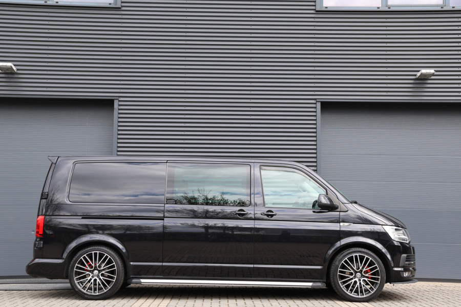 Volkswagen Transporter 2.0 TDI 150 PK L2H1 DC Highline | Marge | BTW & BPM Vrij | ACC | Navigatie | CarPlay | DAB | Trekhaak | Pdc V+A | Dubbel schuifdeur | NAP Logisch | NL Auto