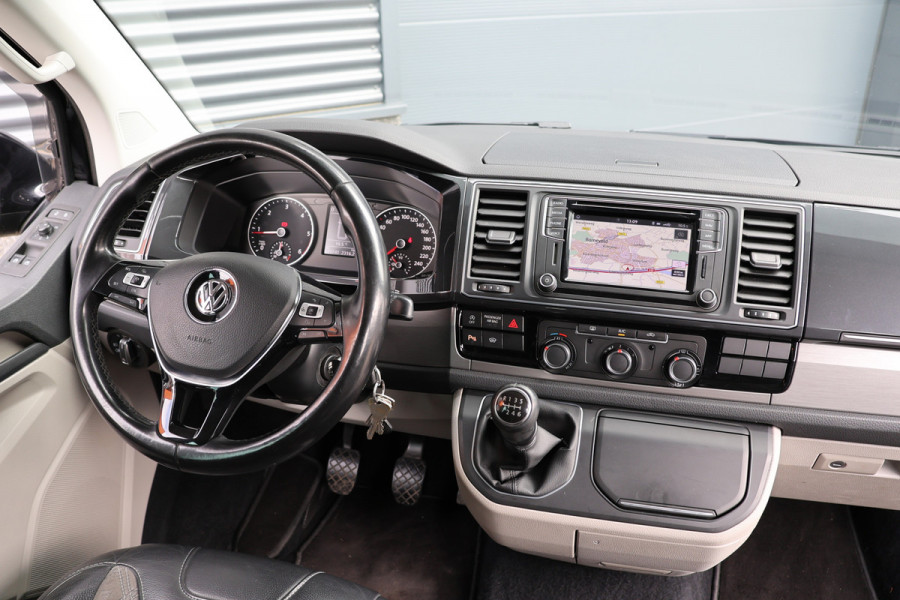 Volkswagen Transporter 2.0 TDI 150 PK L2H1 DC Highline | Marge | BTW & BPM Vrij | ACC | Navigatie | CarPlay | DAB | Trekhaak | Pdc V+A | Dubbel schuifdeur | NAP Logisch | NL Auto