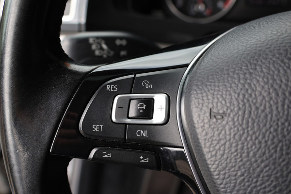 Volkswagen Transporter 2.0 TDI 150 PK L2H1 DC Highline | Marge | BTW & BPM Vrij | ACC | Navigatie | CarPlay | DAB | Trekhaak | Pdc V+A | Dubbel schuifdeur | NAP Logisch | NL Auto