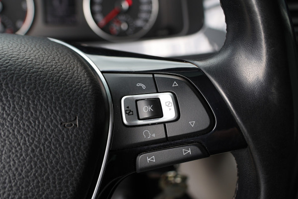 Volkswagen Transporter 2.0 TDI 150 PK L2H1 DC Highline | Marge | BTW & BPM Vrij | ACC | Navigatie | CarPlay | DAB | Trekhaak | Pdc V+A | Dubbel schuifdeur | NAP Logisch | NL Auto