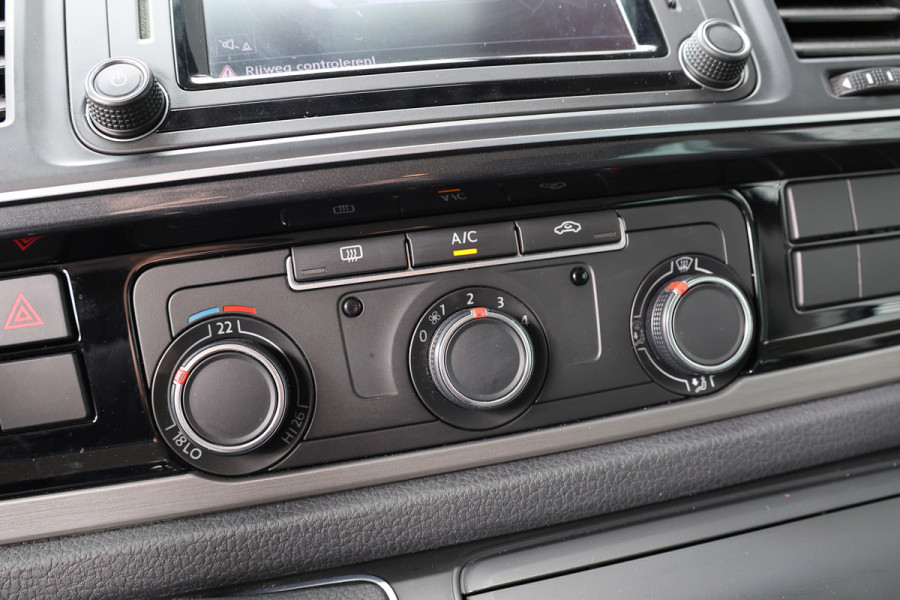 Volkswagen Transporter 2.0 TDI 150 PK L2H1 DC Highline | Marge | BTW & BPM Vrij | ACC | Navigatie | CarPlay | DAB | Trekhaak | Pdc V+A | Dubbel schuifdeur | NAP Logisch | NL Auto