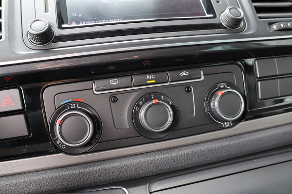 Volkswagen Transporter 2.0 TDI 150 PK L2H1 DC Highline | Marge | BTW & BPM Vrij | ACC | Navigatie | CarPlay | DAB | Trekhaak | Pdc V+A | Dubbel schuifdeur | NAP Logisch | NL Auto