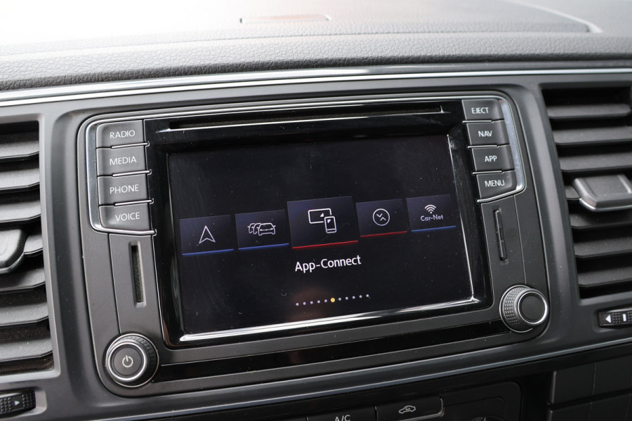 Volkswagen Transporter 2.0 TDI 150 PK L2H1 DC Highline | Marge | BTW & BPM Vrij | ACC | Navigatie | CarPlay | DAB | Trekhaak | Pdc V+A | Dubbel schuifdeur | NAP Logisch | NL Auto