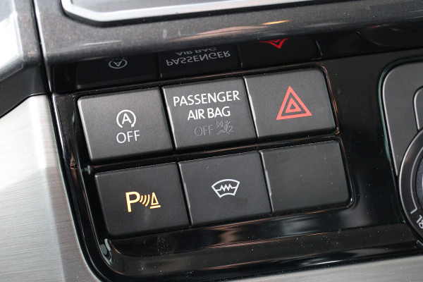 Volkswagen Transporter 2.0 TDI 150 PK L2H1 DC Highline | Marge | BTW & BPM Vrij | ACC | Navigatie | CarPlay | DAB | Trekhaak | Pdc V+A | Dubbel schuifdeur | NAP Logisch | NL Auto