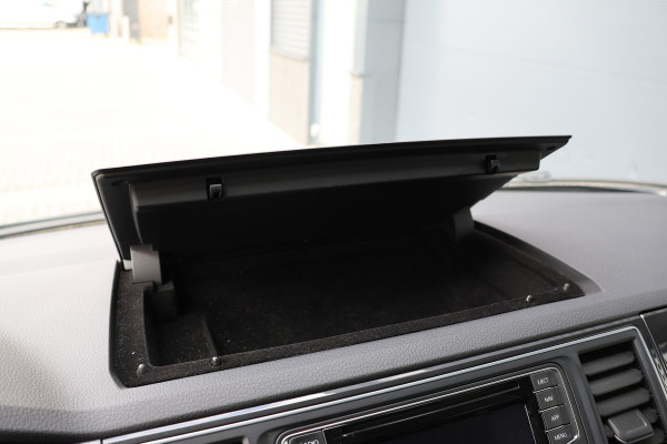 Volkswagen Transporter 2.0 TDI 150 PK L2H1 DC Highline | Marge | BTW & BPM Vrij | ACC | Navigatie | CarPlay | DAB | Trekhaak | Pdc V+A | Dubbel schuifdeur | NAP Logisch | NL Auto