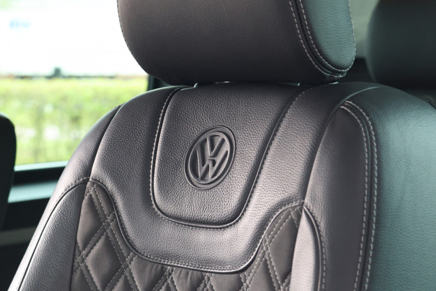 Volkswagen Transporter 2.0 TDI 150 PK L2H1 DC Highline | Marge | BTW & BPM Vrij | ACC | Navigatie | CarPlay | DAB | Trekhaak | Pdc V+A | Dubbel schuifdeur | NAP Logisch | NL Auto
