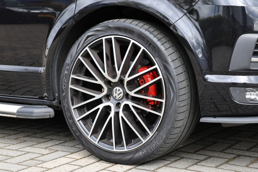 Volkswagen Transporter 2.0 TDI 150 PK L2H1 DC Highline | Marge | BTW & BPM Vrij | ACC | Navigatie | CarPlay | DAB | Trekhaak | Pdc V+A | Dubbel schuifdeur | NAP Logisch | NL Auto