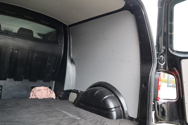 Volkswagen Transporter 2.0 TDI 150 PK L2H1 DC Highline | Marge | BTW & BPM Vrij | ACC | Navigatie | CarPlay | DAB | Trekhaak | Pdc V+A | Dubbel schuifdeur | NAP Logisch | NL Auto