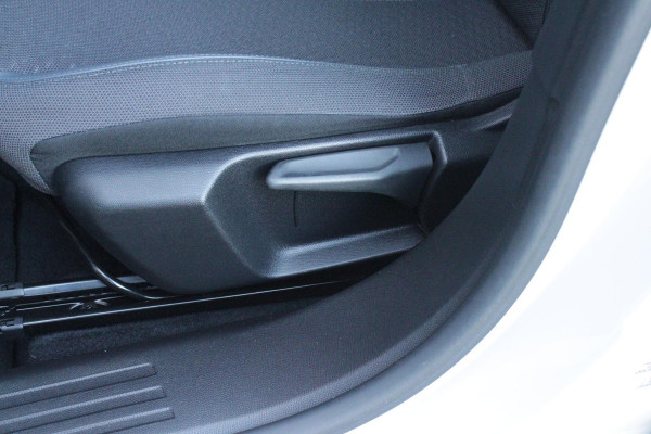 Peugeot 2008 1.2 100PK ALLURE PACK | ACHTERUITRIJ CAMERA | NAVIGATIE | APPLE CARPLAY/ANDROID AUTO | CRUISE CONTROL | DAB+ RADIO | KEYLESS START | CLIMATE CONTROL | ZWART DAK | 3-D COCKPIT | LED KOPLAMPEN | LICHTMETALEN VELGEN 17" |