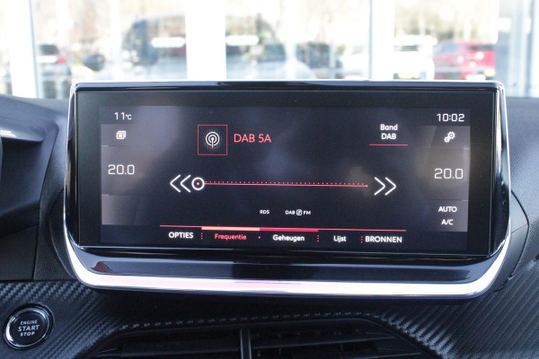 Peugeot 2008 1.2 100PK ALLURE PACK | ACHTERUITRIJ CAMERA | NAVIGATIE | APPLE CARPLAY/ANDROID AUTO | CRUISE CONTROL | DAB+ RADIO | KEYLESS START | CLIMATE CONTROL | ZWART DAK | 3-D COCKPIT | LED KOPLAMPEN | LICHTMETALEN VELGEN 17" |